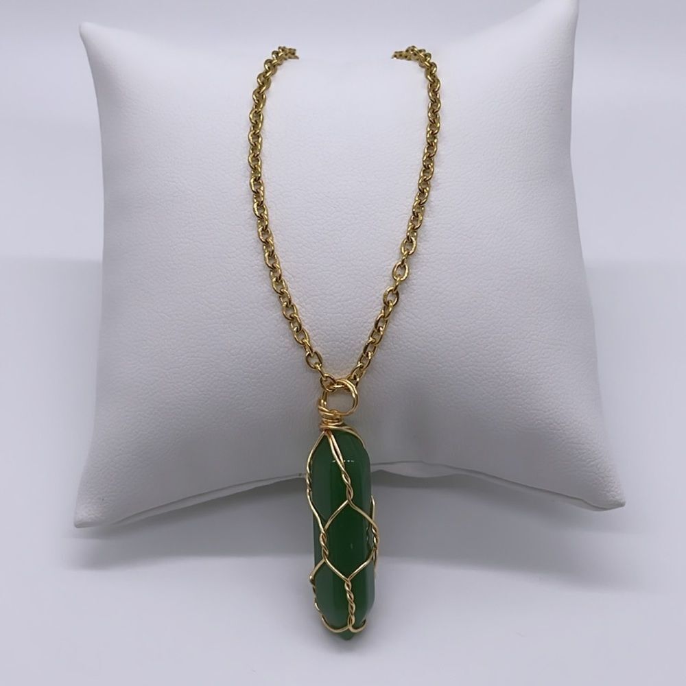 NWT Wool + Pepper Co. Jade Crystal & Gold Necklace- HEALING - Picture 3 of 4